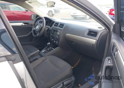 2015 Volkswagen Jetta 1.8T Se z USA, uszkodzony, nr VIN 3VWD17AJ4FM413010